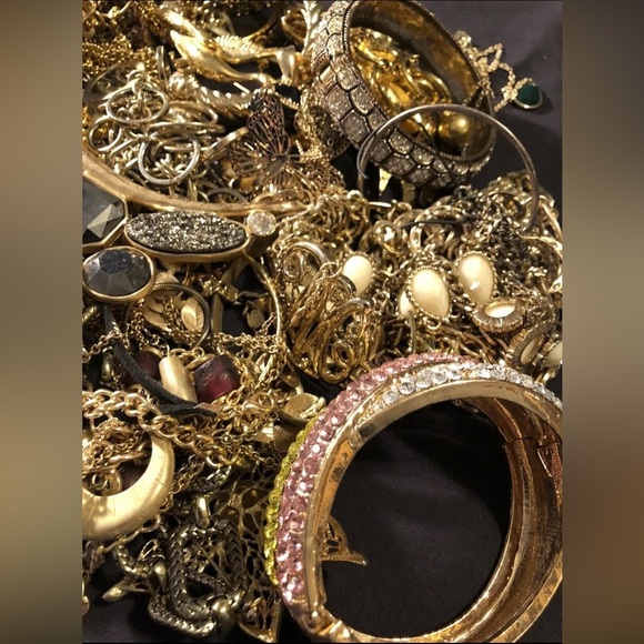 Huge 3 LB Vintage Modern Jewelry Lot- MYSTERY BOX! Wearable Estate Sale Designer - Picture 2 of 16